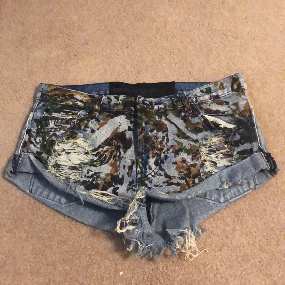 One teaspoon jean shorts - worn twice, great cond.